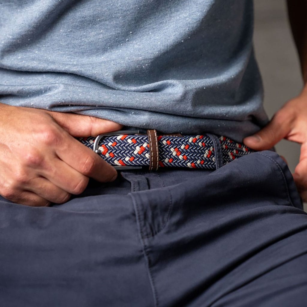une ceinture élastique tressée "Frenchie" Billybelt, portée