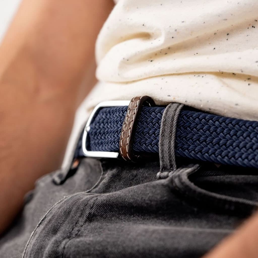 une ceinture élastique tressée bleu ardoise Billybelt, vue de côté
