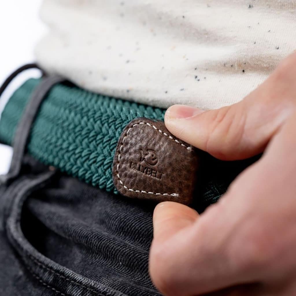 une ceinture élastique tressée pin vert Billybelt, zoom sur le cuir