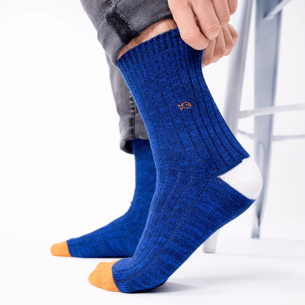 une paire de chaussettes en coton épais "Océanique" Billybelt, vue de côté sur fond blanc