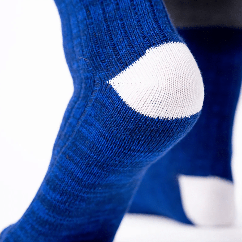 une paire de chaussettes en coton épais "Océanique" Billybelt, vue de derrière sur fond blanc