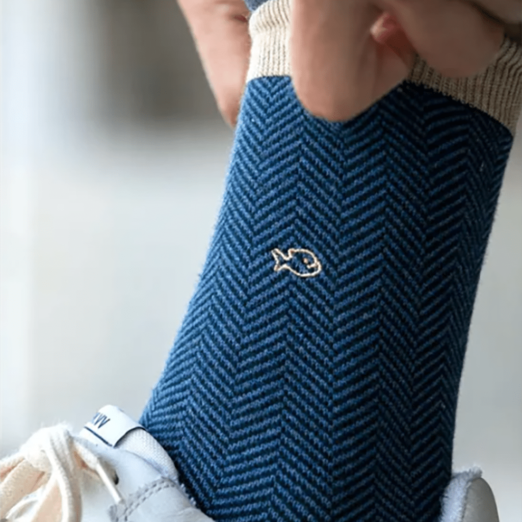une paire de chaussette en coton peigné chevrons "Belle-Ile" Billybelt, zoom sur le tissu