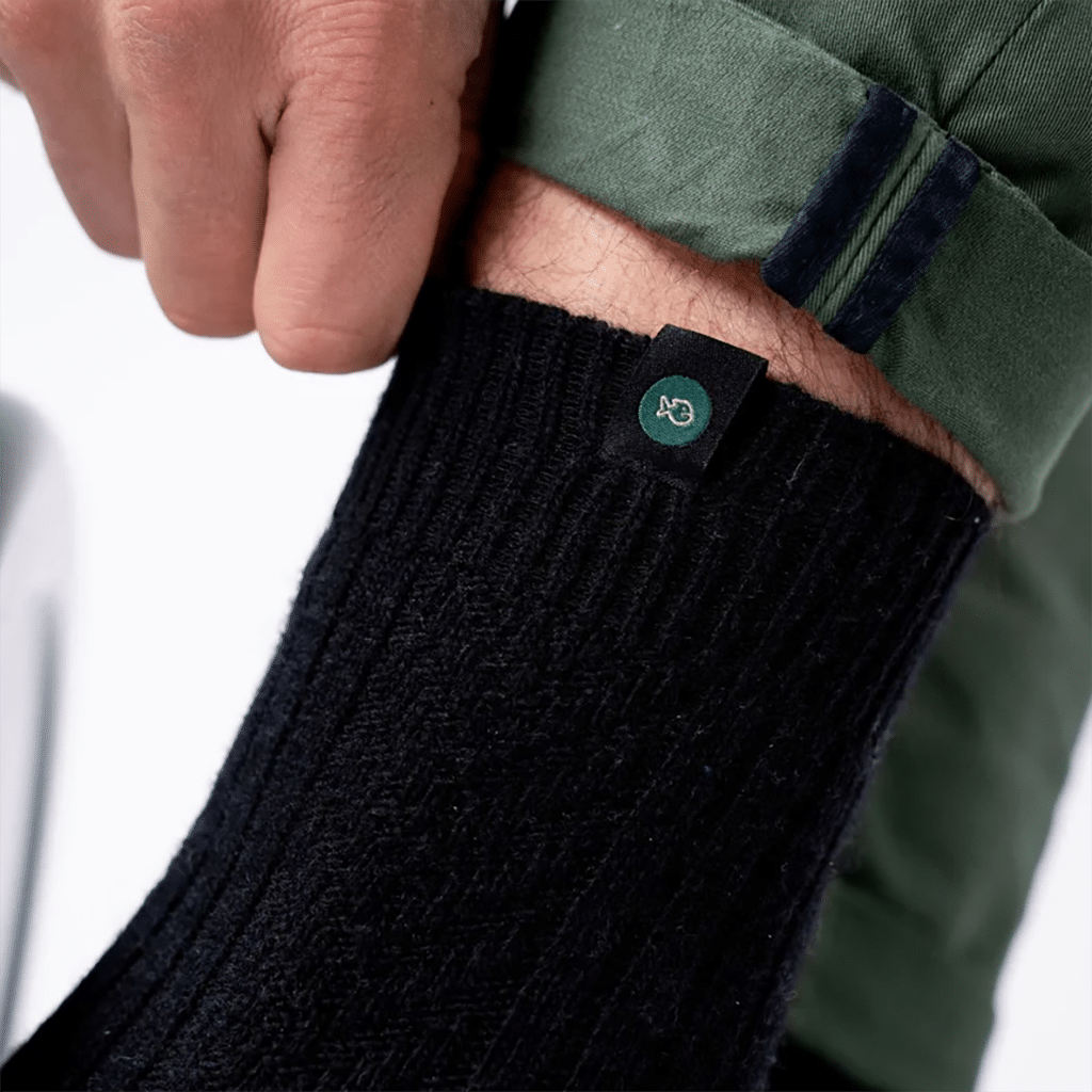 une paire de chaussettes en laine noir Billyblet, zoom sur le tissu