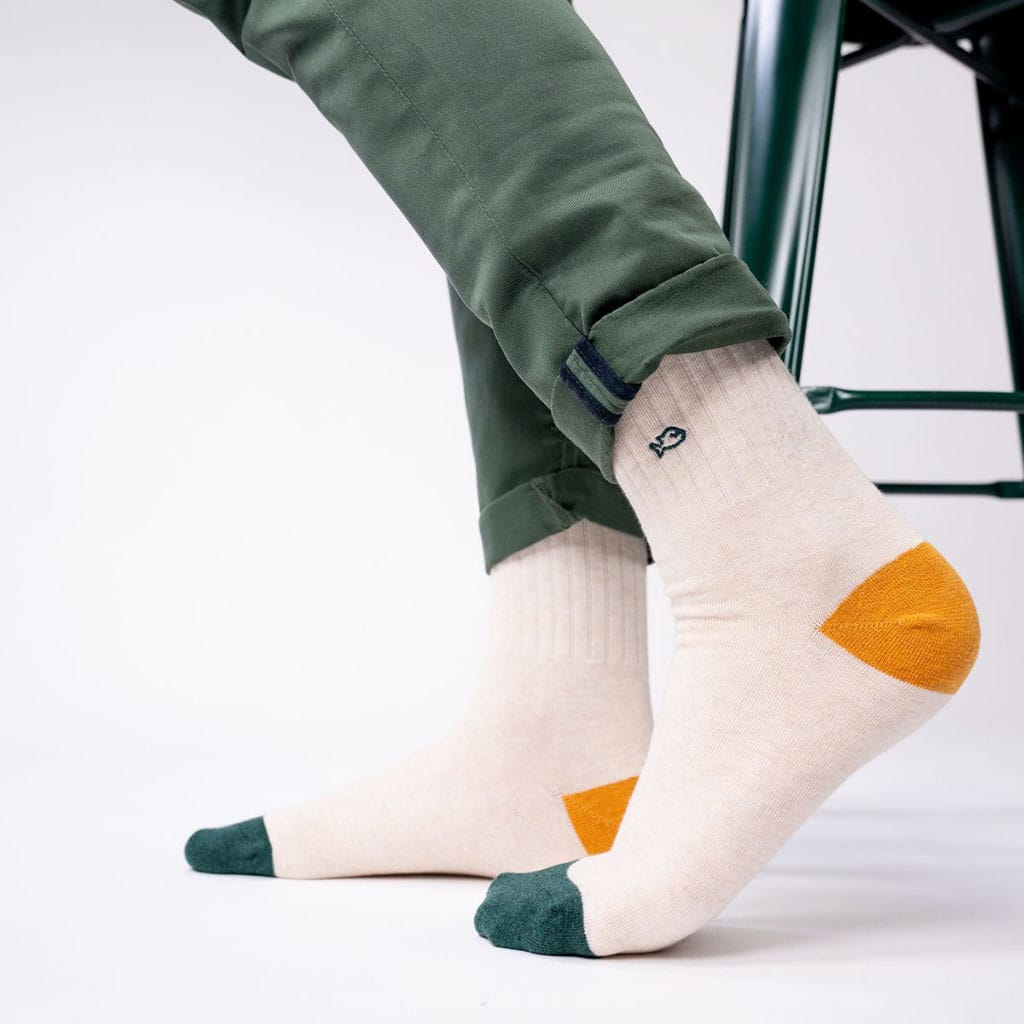 une paire de chaussette en coton peigné retro beige chiné et noir Billybelt, vue de côté