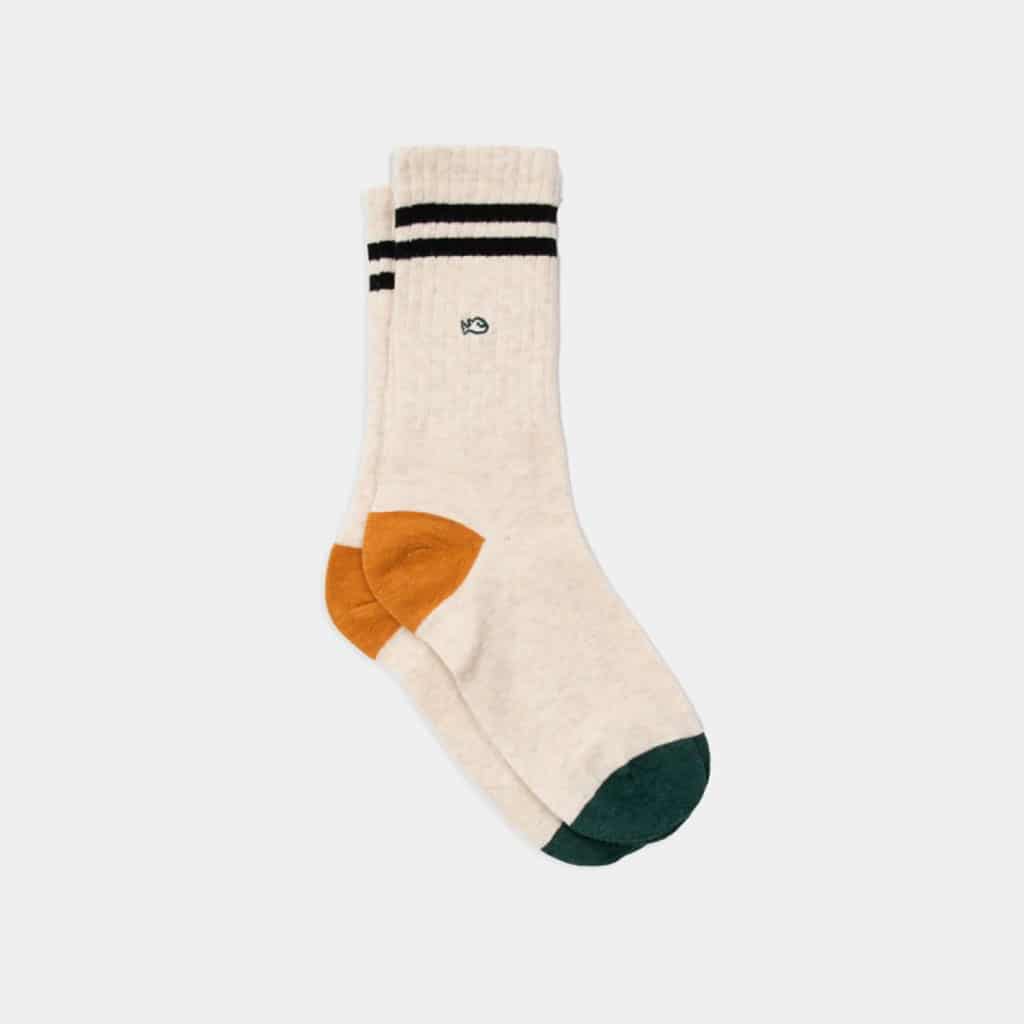 une paire de chaussette en coton peigné retro beige chiné et noir Billybelt, vue de face sur fond blanc