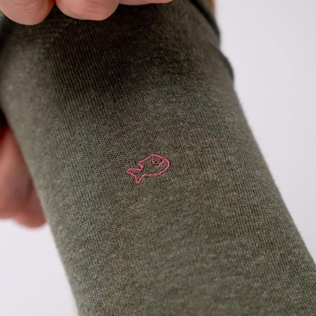 une paire de chaussettes en coton peigné kaki Billybelt, zoom sur le logo