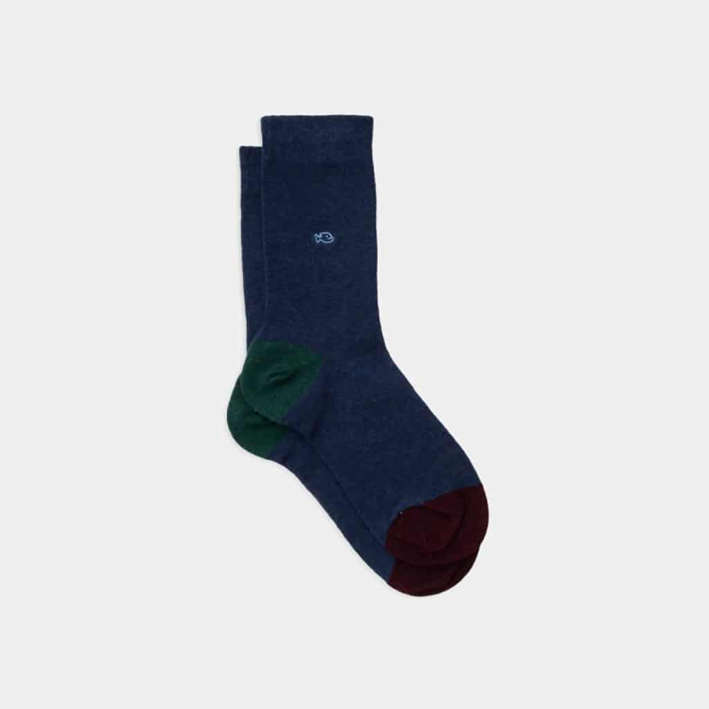une paire de chaussettes en coton peigné bleu marine Billybelt, vue de face sur fond blanc