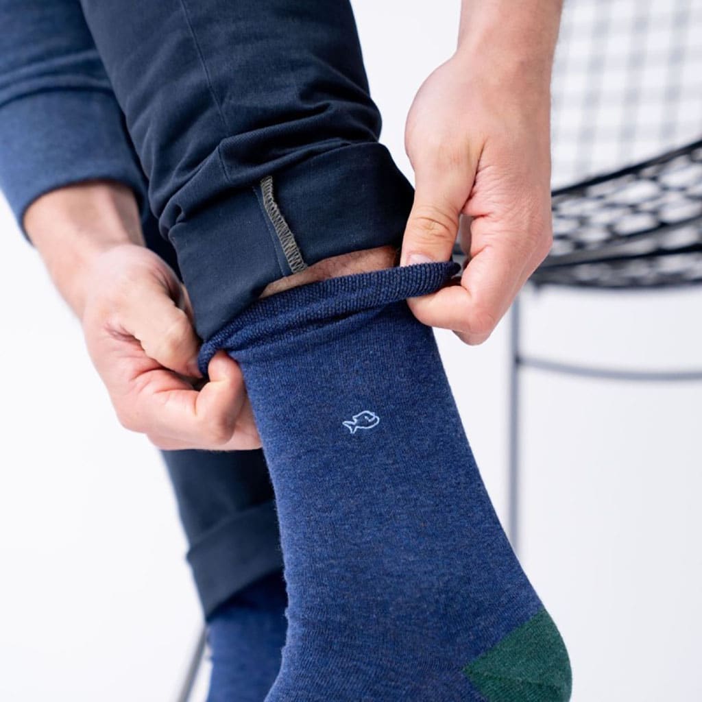 une paire de chaussettes en coton peigné bleu marine Billybelt, zoom sur le tissu