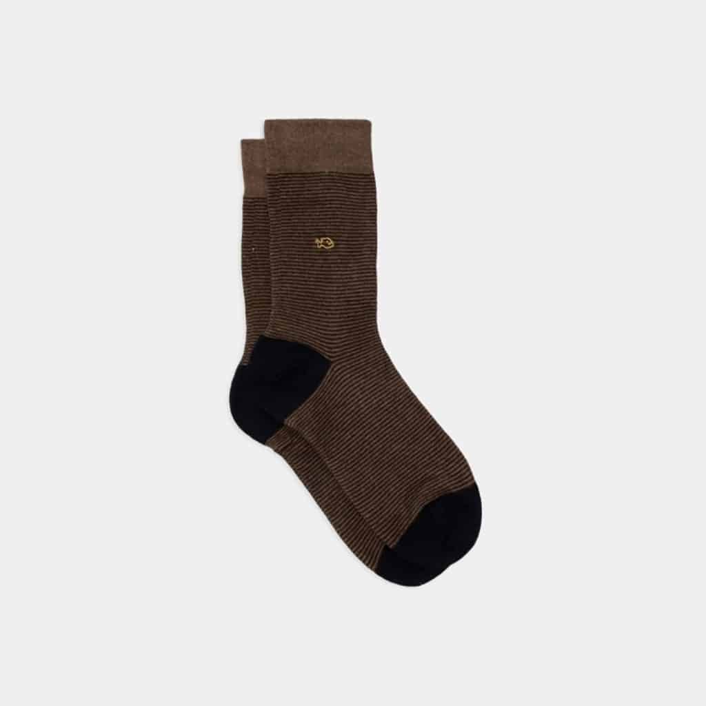 une paire de chaussettes en coton peigné rayées "hazelnut" Billybelt, vue de face sur fond blanc