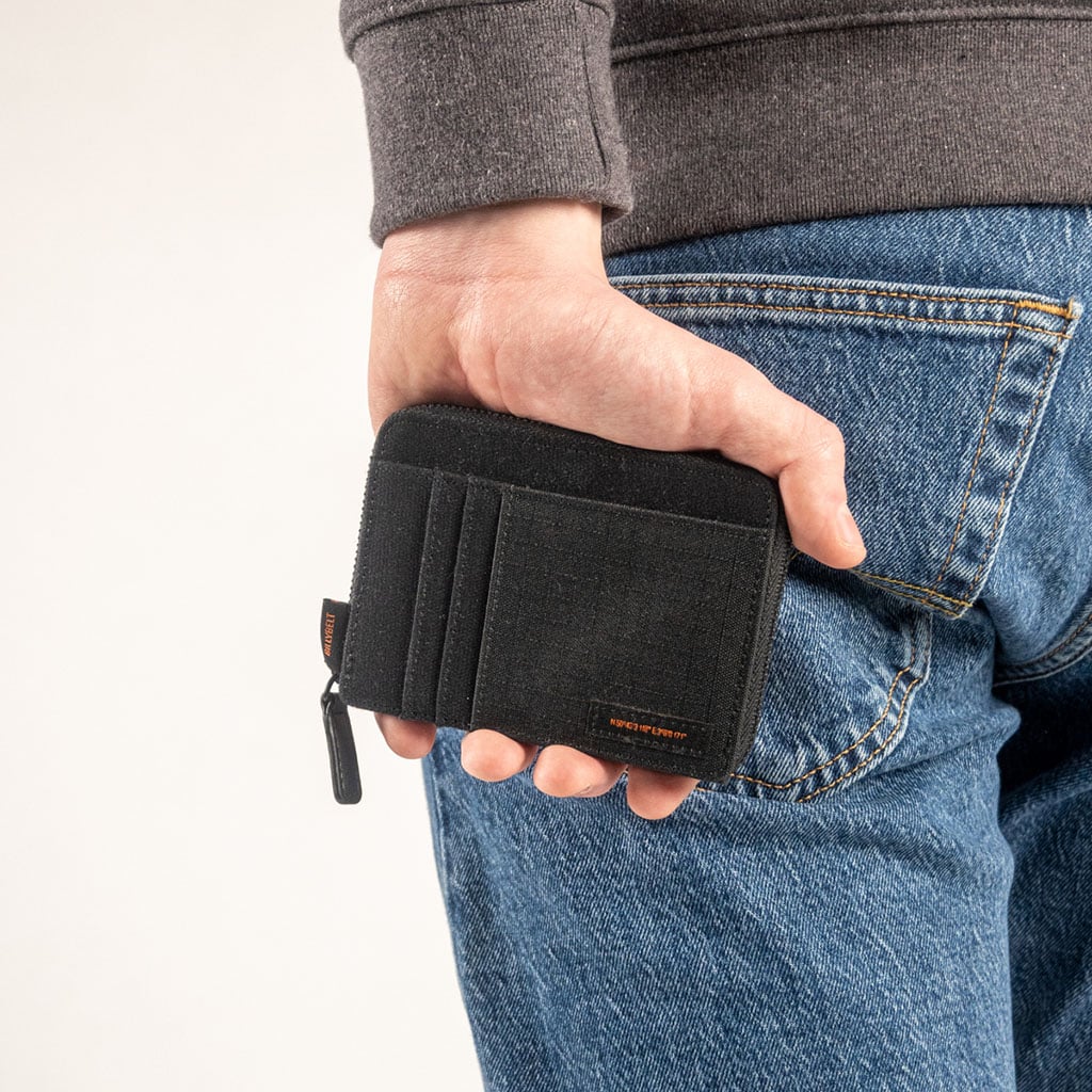 un portefeuille noir Billybelt, vue de face