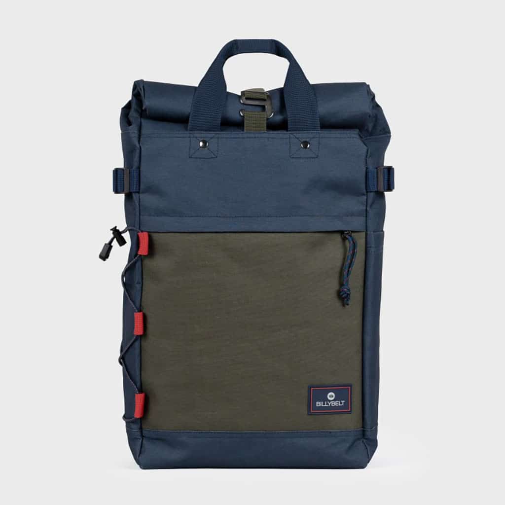 un sac à dos roll top kaki et marine 100% polyester recyclé Billybelt, vue de face sur fond blanc