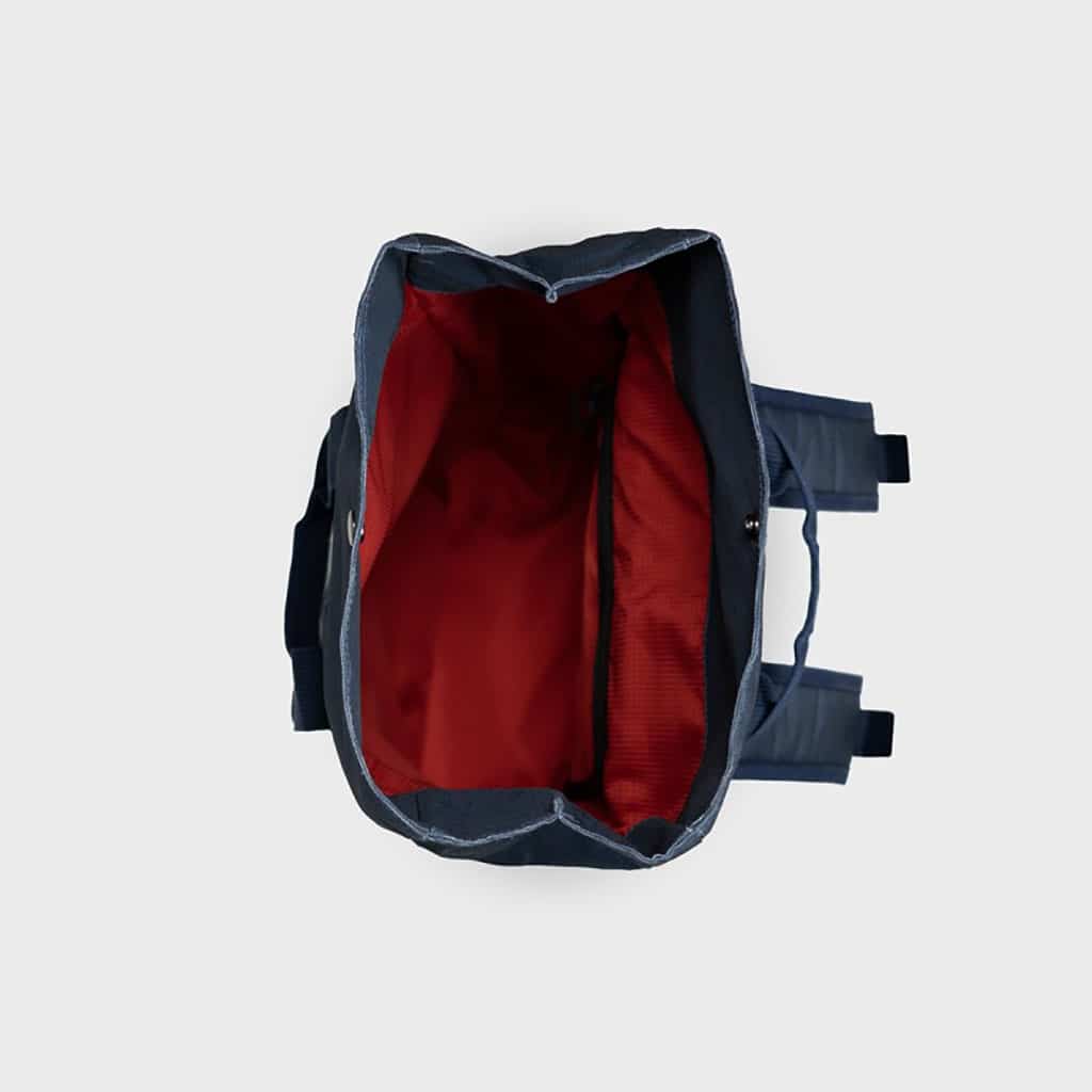 un sac à dos roll top kaki et marine 100% polyester recyclé Billybelt, ouvert