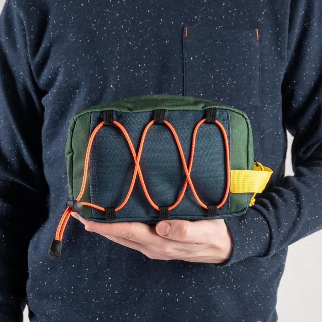 une trousse de toilette green blue Billybelt, ambiance