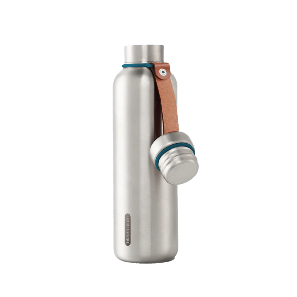 une bouteille isotherme 750ml Black+Blum, vue de face sur fond blanc