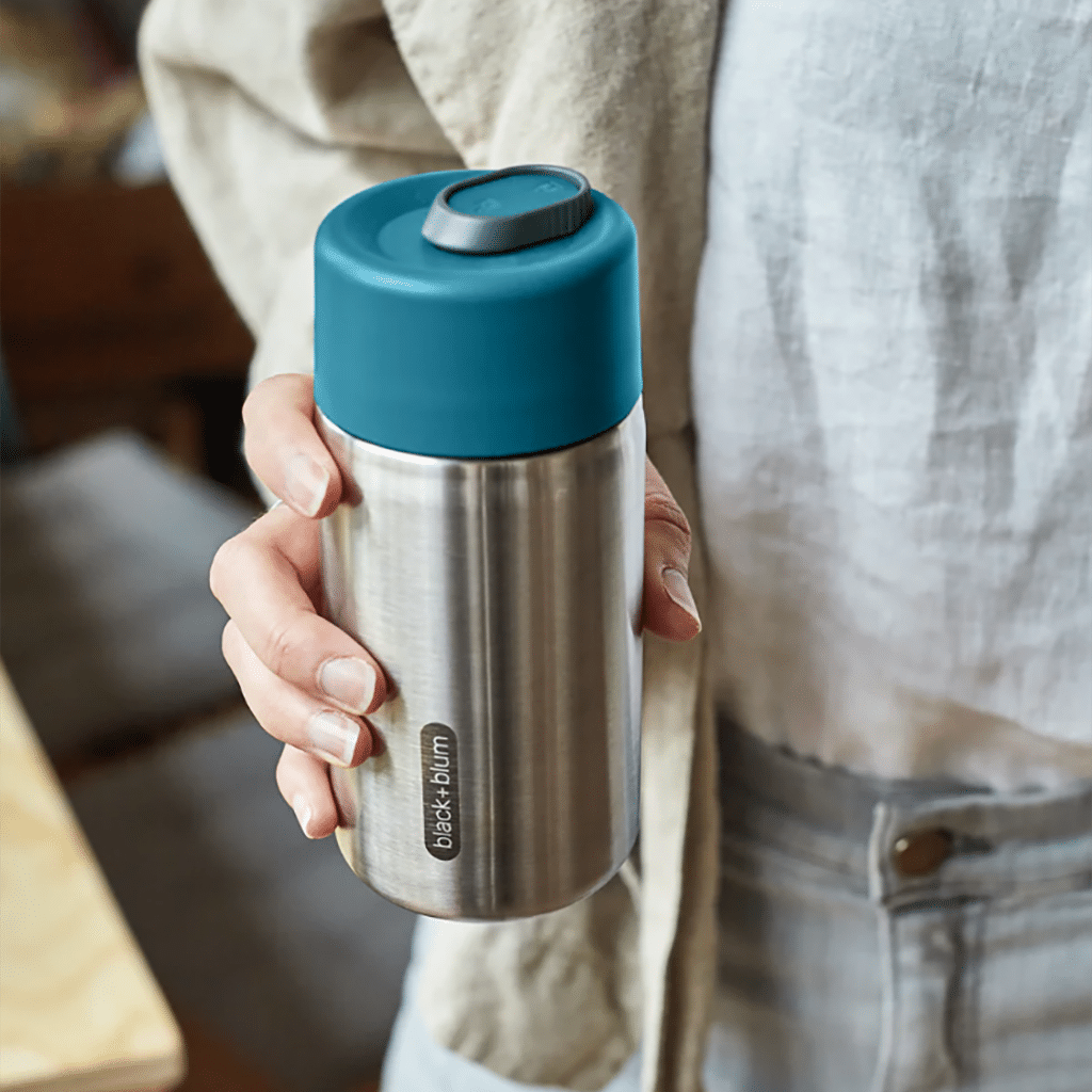 une tasse de voyage isotherme 340ml Black+Blum, vue de face