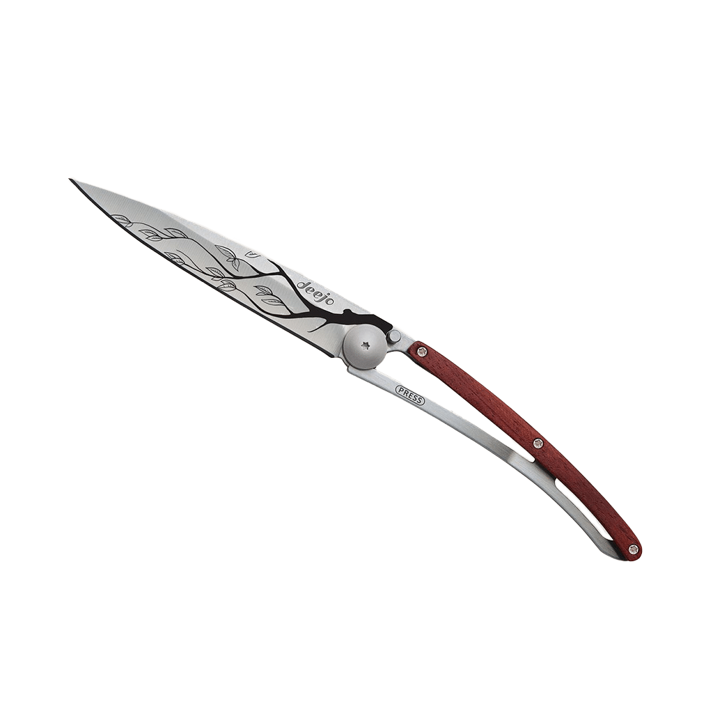 Couteau de poche titane 37g - Bois corail - Arbre, Deejo, vue de face sur fond blanc