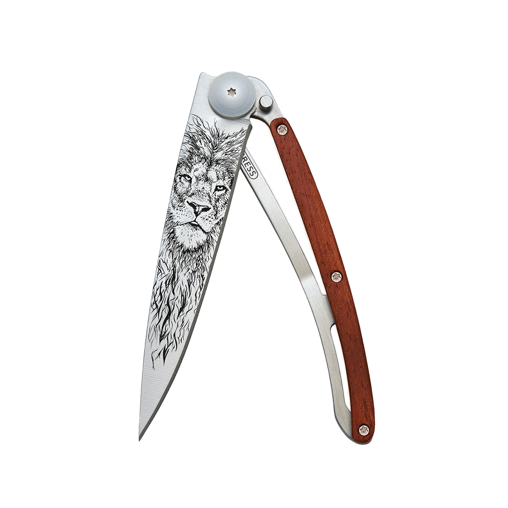 Couteau de poche titane 37g - Bois corail - Lion, Deejo, vue de face sur fond blanc