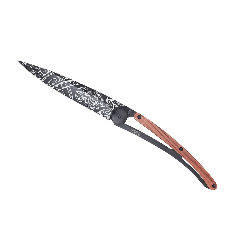 Couteau de poche titane 37g - Bois corail - Polynésien, Deejo, vu de face sur fond blanc
