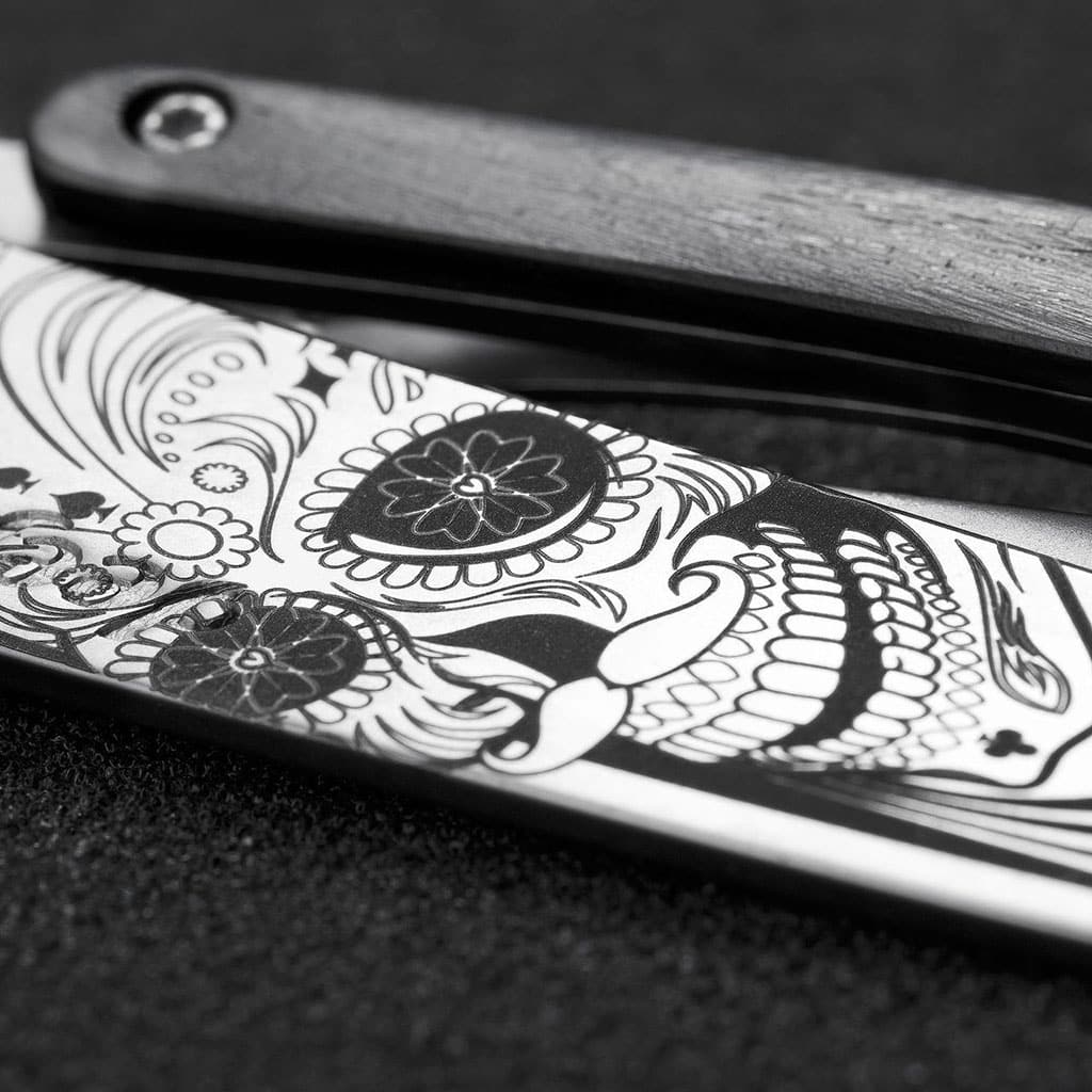 Couteau de poche titane 37g - Ébène - Latino skull, Deejo, ambiance