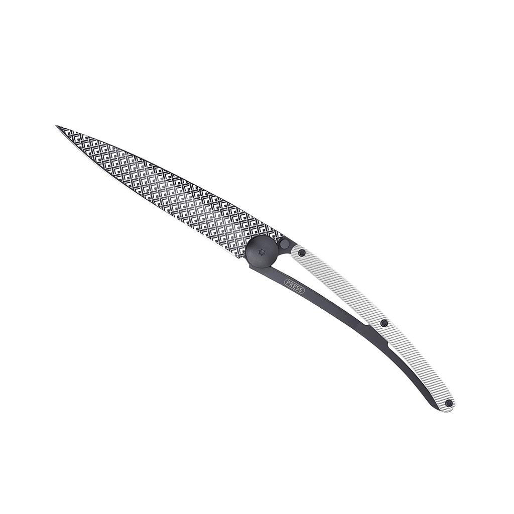 Couteau de poche black aluminium 37g - Gris clair - Quadratique, Deejo, vue de face sur fond blanc