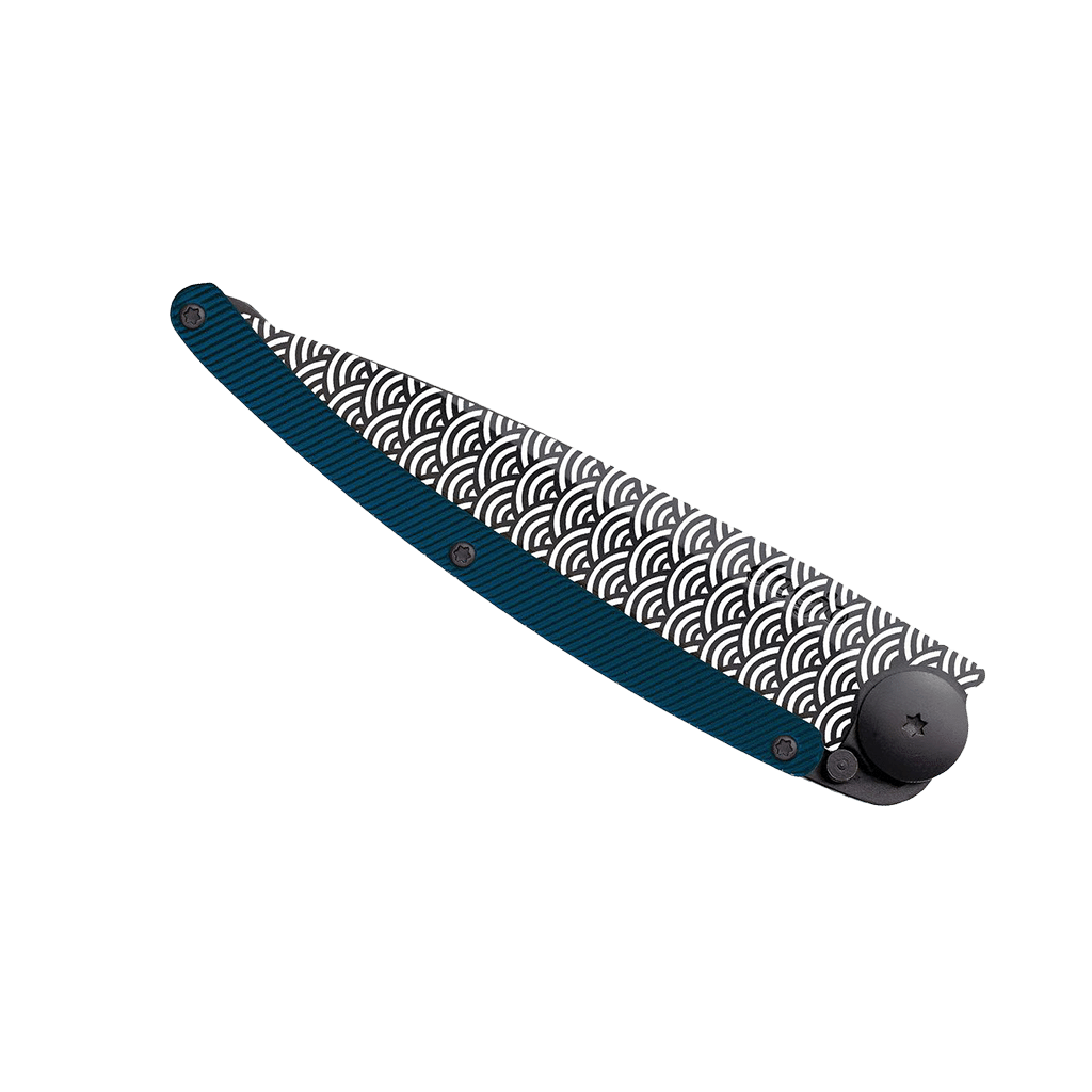 Couteau de poche black aluminium 37g - Bleu - Nuages, Deejo, vue de face sur fond blanc