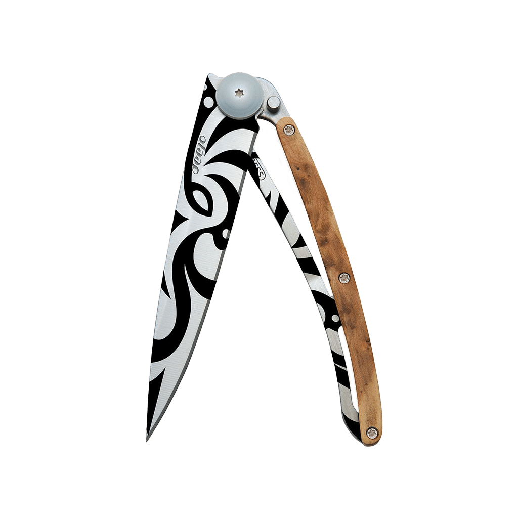 Couteau de poche titane 37g - Genévrier - Tribal, Deejo, vue de face sur fond blanc