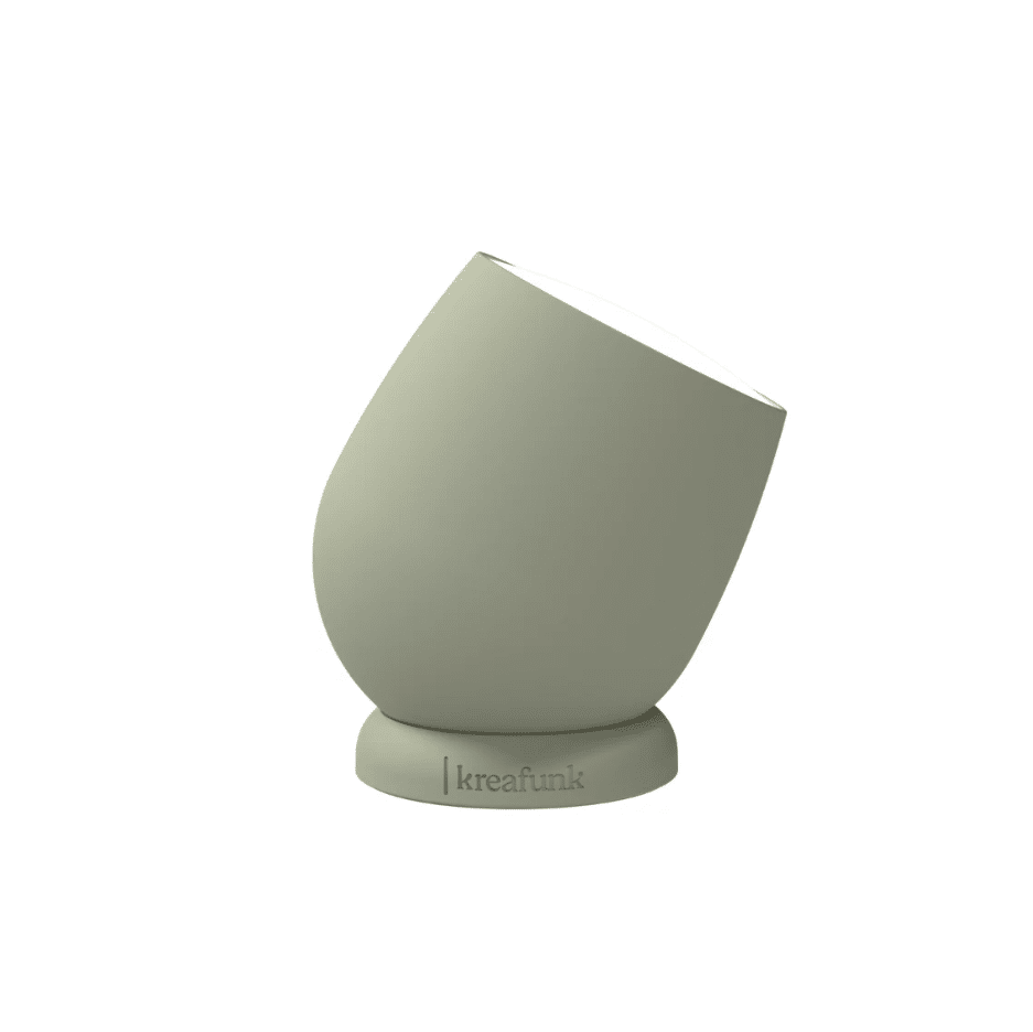 Lampe Beam – Vert Olive – Kreafunk - Vue de côté sur fond blanc