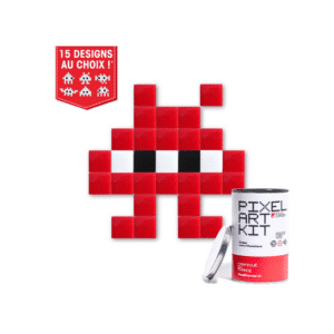 Kit DIY Pixel Art - Tiny Rouge, Kubbick, vue de face sur fond blanc