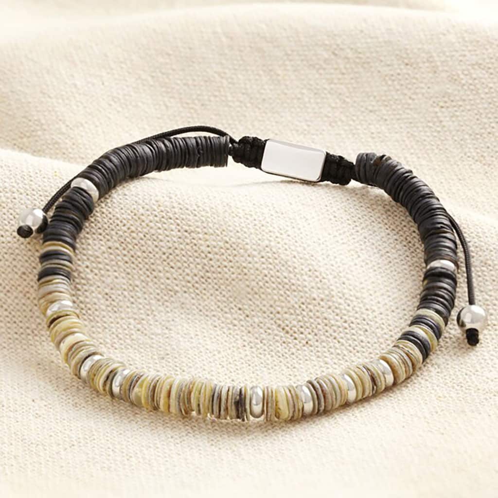 un bracelet cordon perlé Lisa Angel, vue de face sur fond blanc