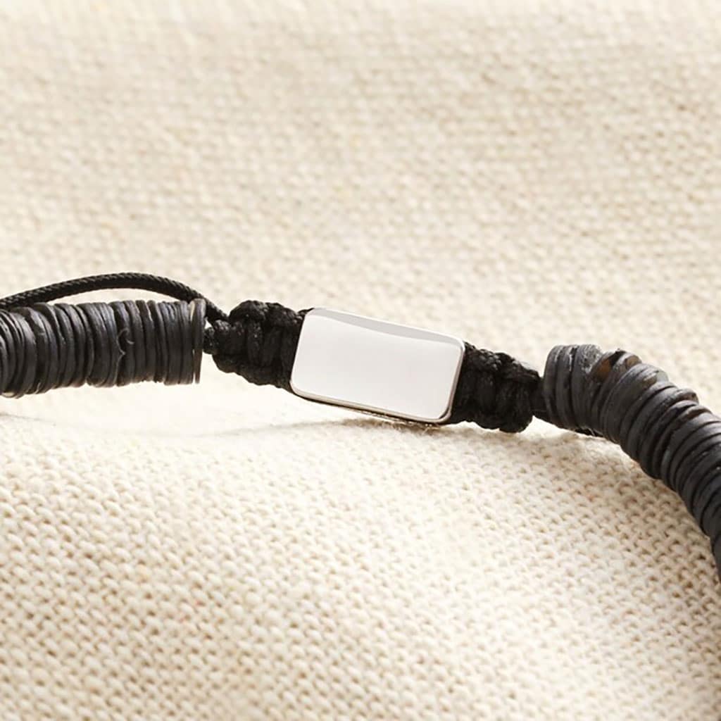 un bracelet cordon perlé Lisa Angel, zoom sur l'attache