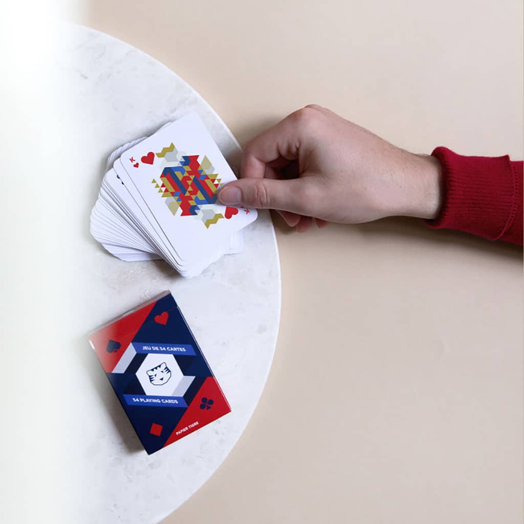 un jeu de cartes Papier Tigre, utilisé