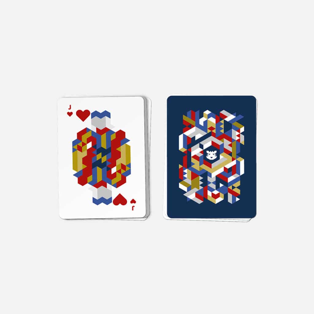 un jeu de cartes Papier Tigre, vue de face sur fond blanc