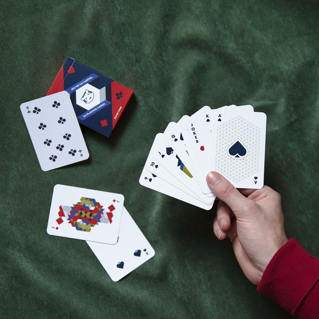 un jeu de cartes Papier Tigre, utilisé