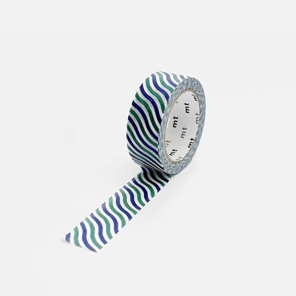 un masking tape waves Papier Tigre, vue de face sur fond blanc