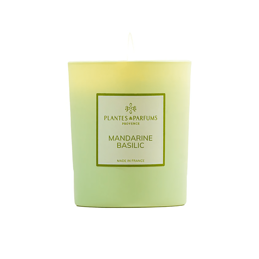 une bougie végétale mandarine basilic Plantes&Parfums, vue de face sur fond blanc
