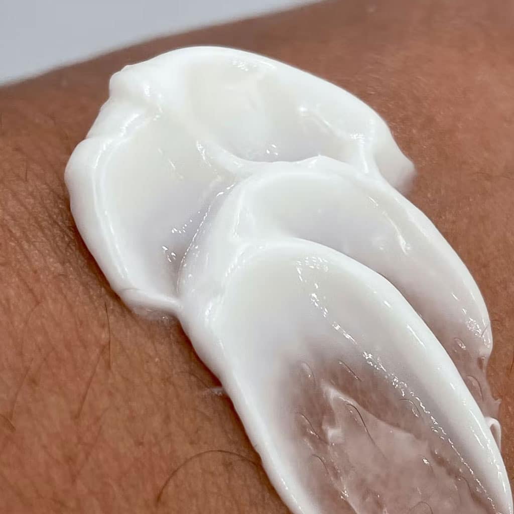 une crème coiffante boucles bio Sapiens, utilisée