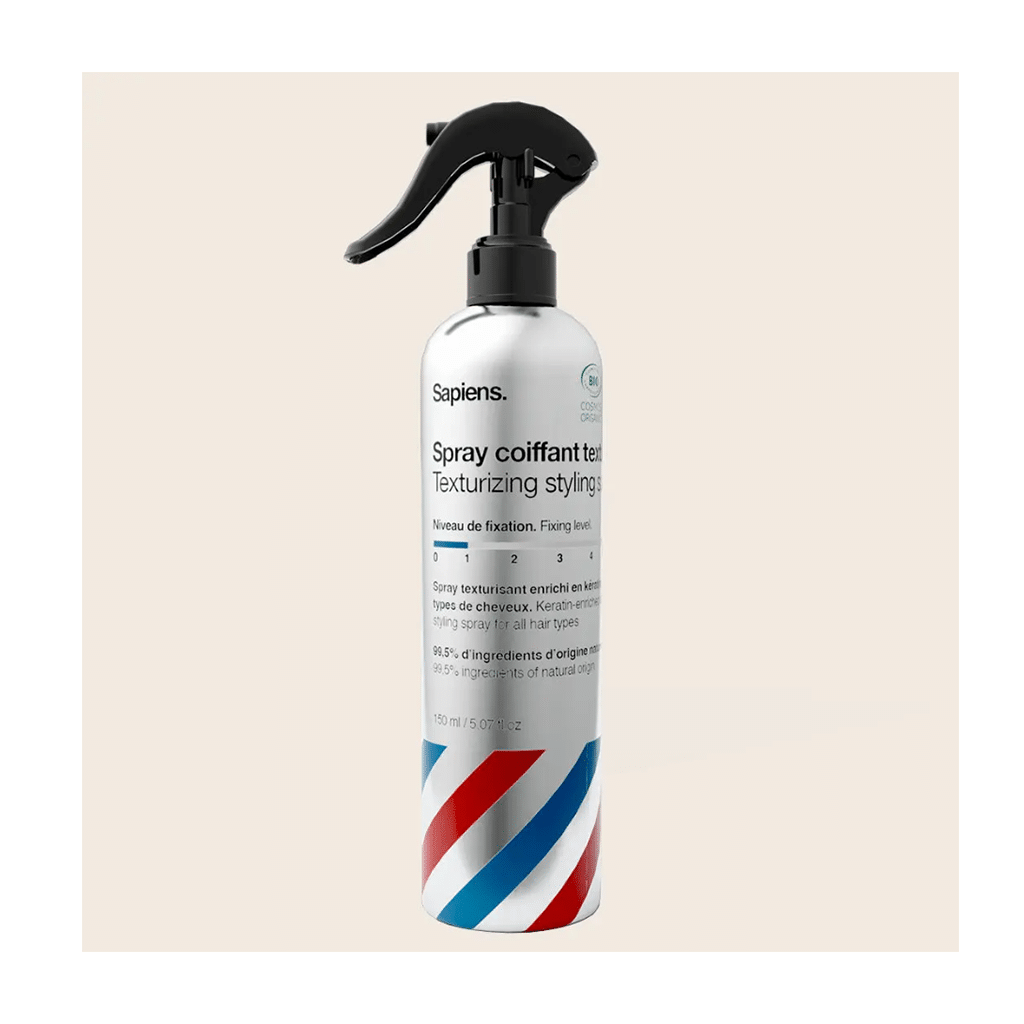 un spray coiffant texturant Sapiens, vue de face sur fond beige