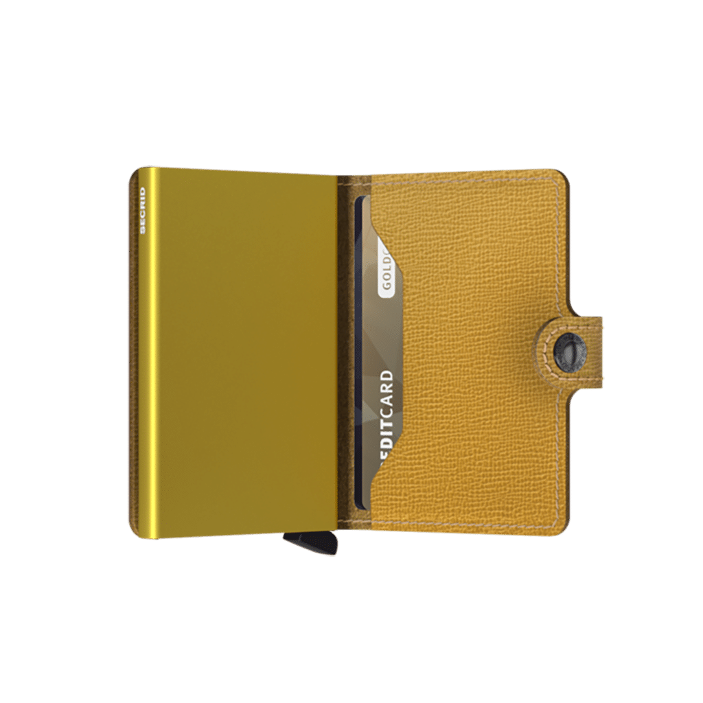Miniwallet Crisple Ochre : Élégance et Compacité, Secrid, vue de face ouvert sur fond beige
