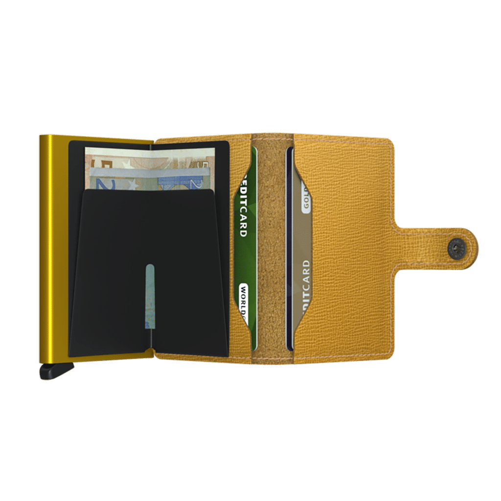 Miniwallet Crisple Ochre : Élégance et Compacité, Secrid, vue de face ouvert sur fond beige
