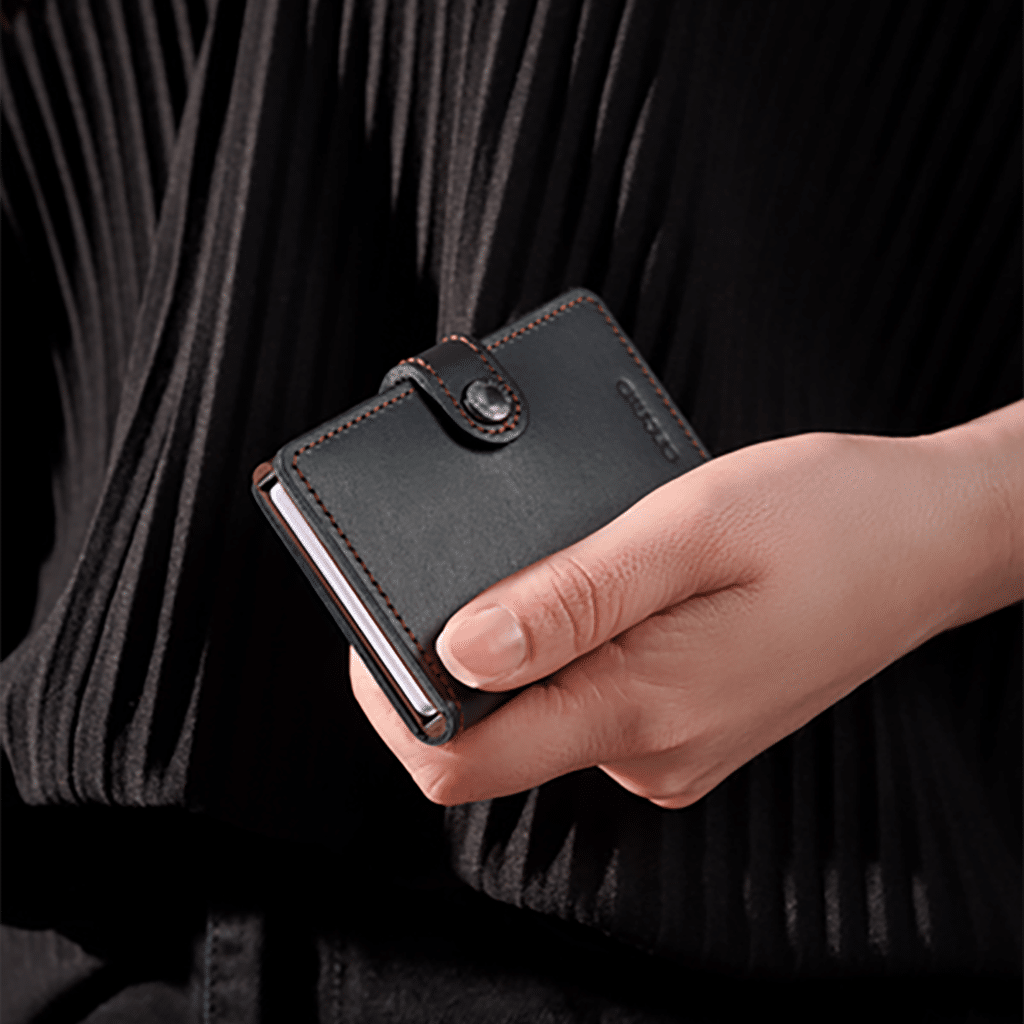 Miniwallet Original Black-Brown : Élégance et Compacité, Secrid, ambiance