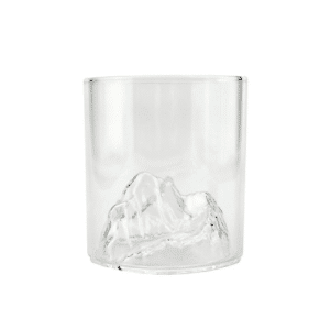un verre à whisky Winkee, vue de face sur fond blanc