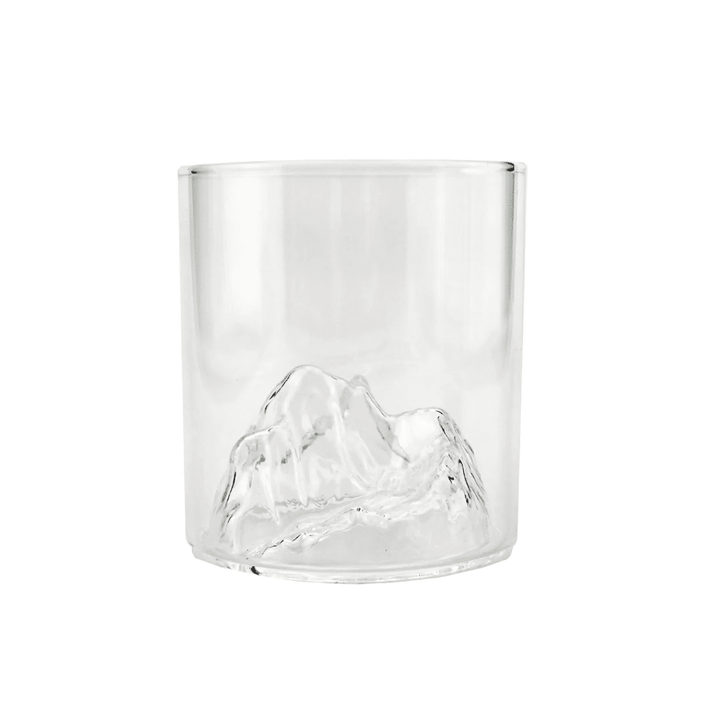 un verre à whisky Winkee, vue de face sur fond blanc