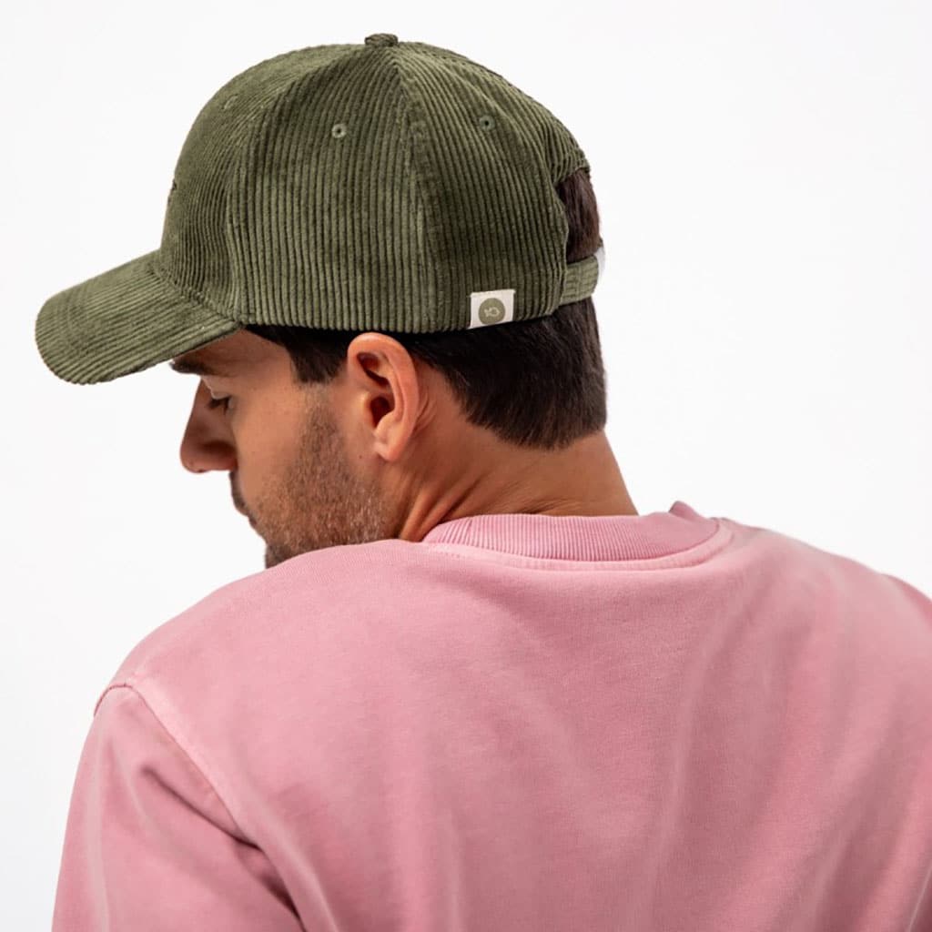 une casquette en velours kaki billybelt, ambiance porté