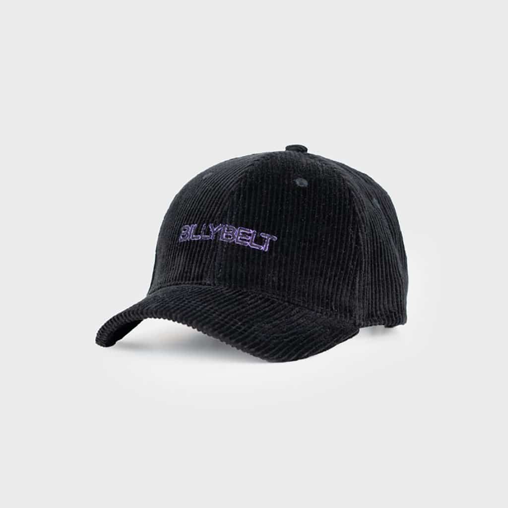 une casquette en velours noir billybelt, vue de face sur fond blanc