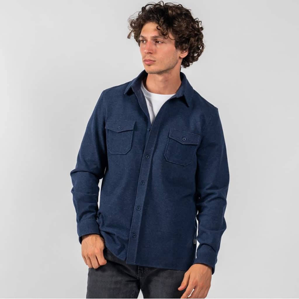 une surchemise en maile infroissable marron Billybelt, ambiance porté