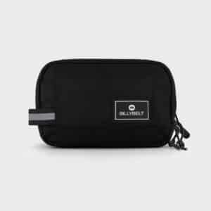 Une trousse de toilette en polyester recyclé noir Billybelt, vue de face sur fond blanc