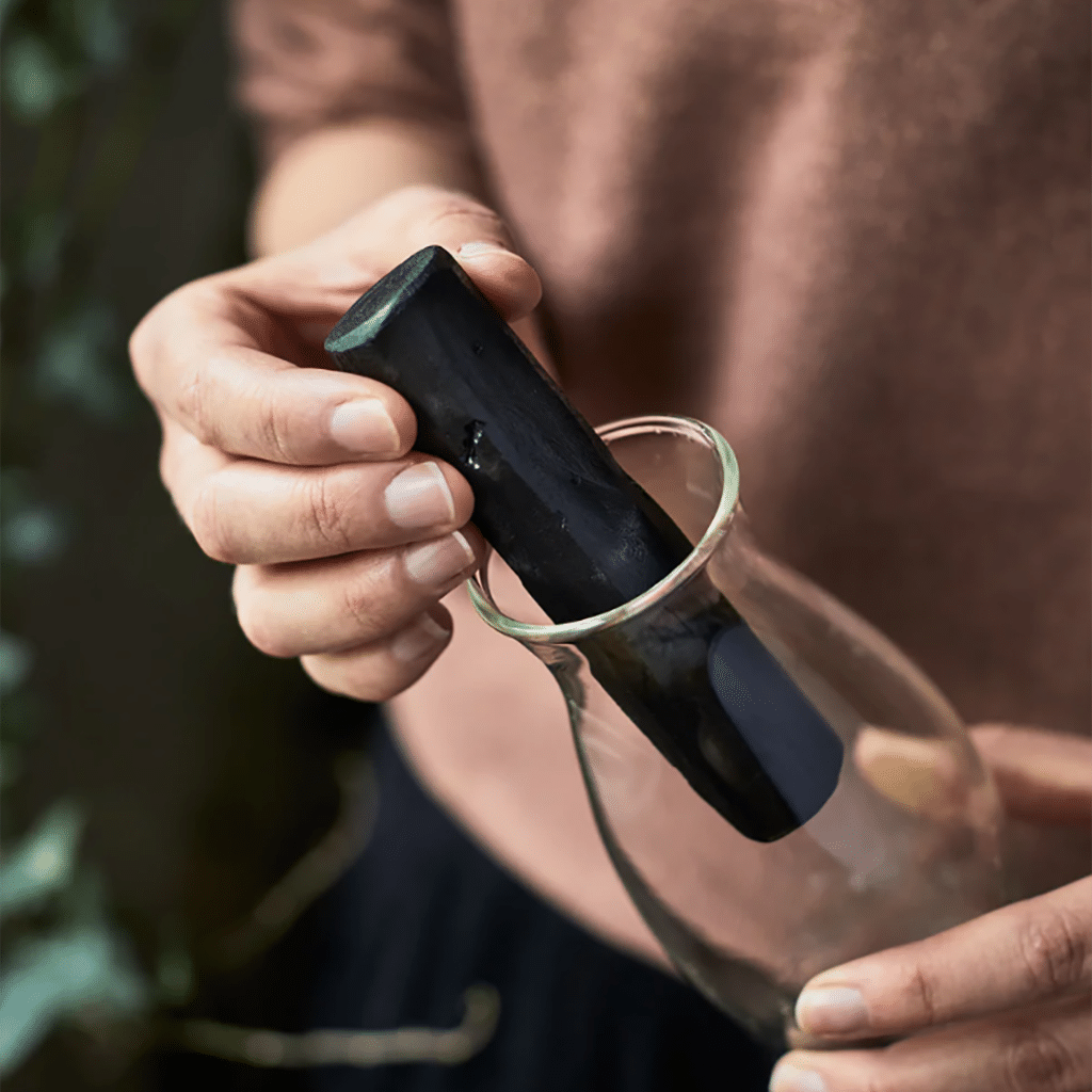 un filtre à eau au charbon Black+Blum, utilisée