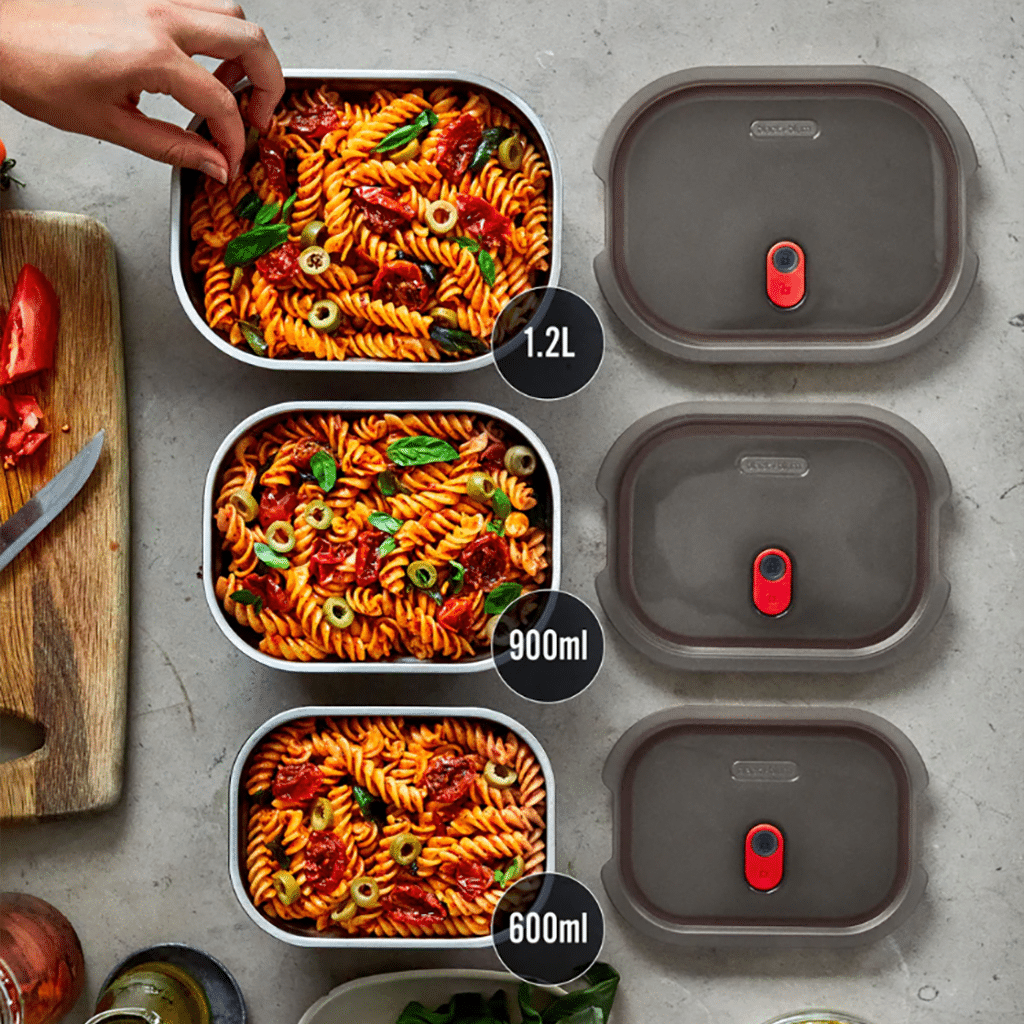 un set de 3 boîtes repas Black+Blum, utilisée