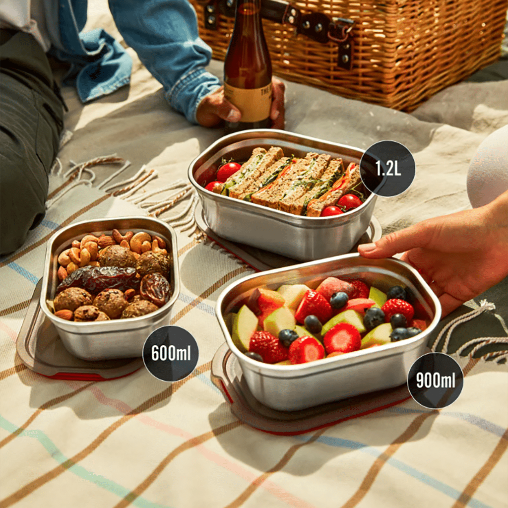un set de 3 boîtes repas Black+Blum, utilisée