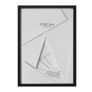 Cadre en bois noir A4 - Vitre en acrylique – Chicura - Vue de face sur fond blanc